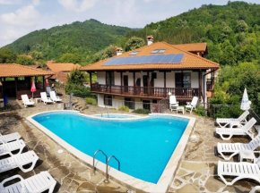  Family Hotel Chiflik Hills  Балканец